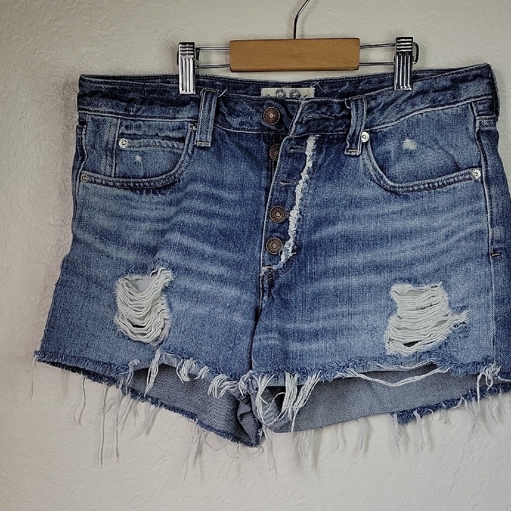 We The Free Blue Jean Shorts Distressed Frayed Hem Size28
